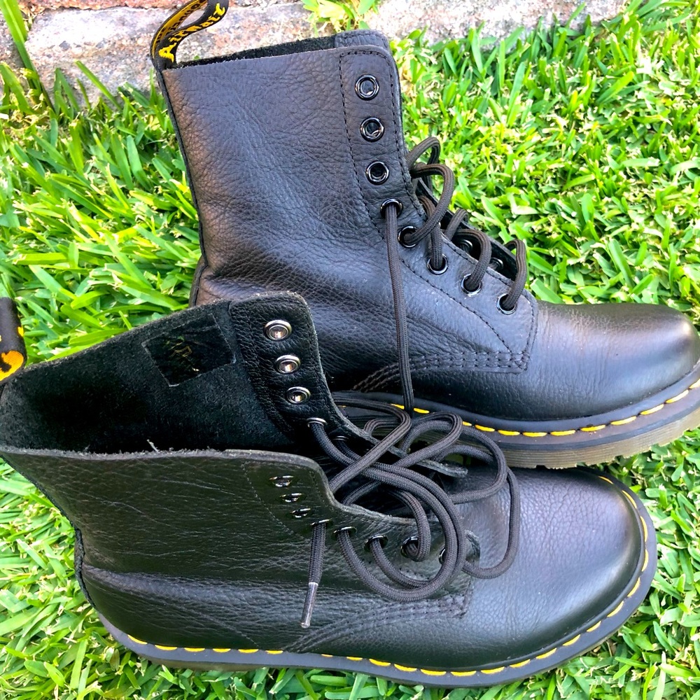 1460 Pascal Soft Leather - Only worn 1 time!!  Size 7